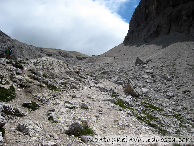 in salita rifugio locatelli alle tre cime